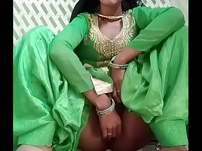 Desi Village aunty fingering and squirt for her lover // Watch Full Legal min Vid At http://www.filf.pw/auntysquirt