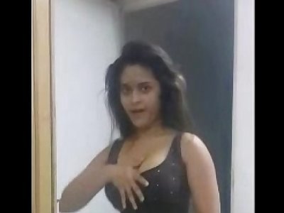 Sexy Indian Stunner Navneeta Dancing Shaking BigTits